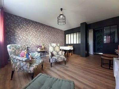 /international/fr/laval-pays-de-la-loire-310108953617/