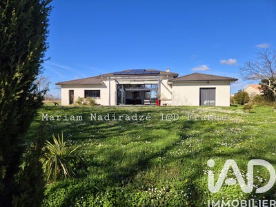 /international/fr/hautefage-la-tour-aquitaine-310107740255/