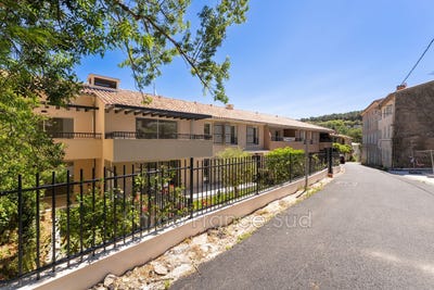 /international/fr/la-garde-freinet-provence-alpes-cote-d-azur-310109224072/
