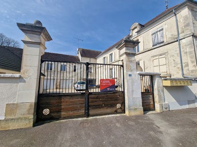 /international/fr/gy-l-eveque-burgundy-310106836926/