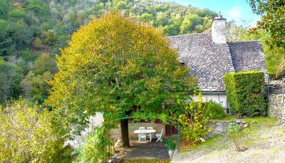 /international/fr/conques-midi-pyrenees-310107561399/