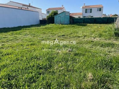 /international/fr/le-grand-village-plage-charente-310105232007/