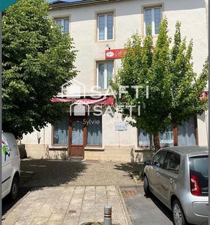 /international/fr/bourg-lastic-auvergne-310110265493/
