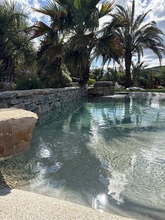 /international/fr/roujan-languedoc-roussillon-310107950388/