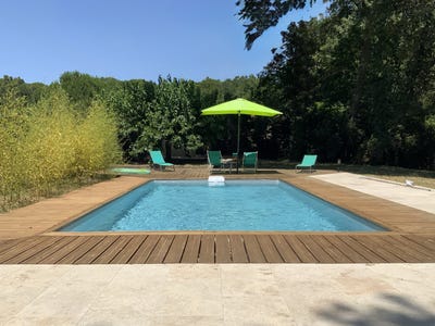 /international/fr/uzes-languedoc-roussillon-310108592779/