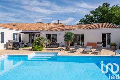/international/fr/la-rochelle-franche-comte-310100556433/