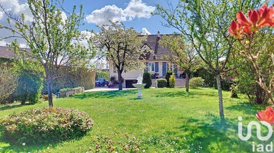 /international/fr/maintenon-centre-val-de-loire-310098868939/