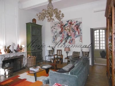 /international/fr/arles-languedoc-roussillon-310101444715/?lang=id