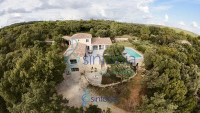 /international/fr/uzes-languedoc-roussillon-310108597265/