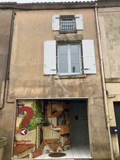 /international/fr/fontenay-le-comte-pays-de-la-loire-310106428714/