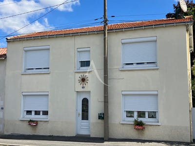 /international/fr/fontenay-le-comte-pays-de-la-loire-310108892885/