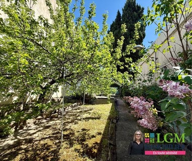 /international/fr/nimes-languedoc-roussillon-310107430032/