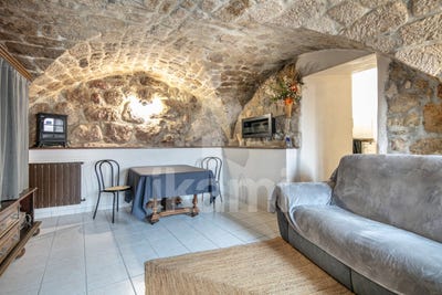 /international/fr/burzet-rhone-310102640939/