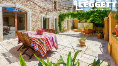 /international/fr/rustrel-provence-alpes-cote-d-azur-310098314075/