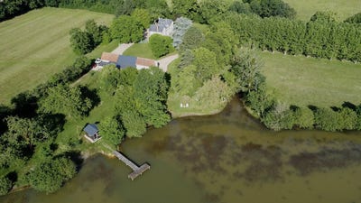 /international/fr/aubigny-sur-nere-centre-val-de-loire-310120596404/