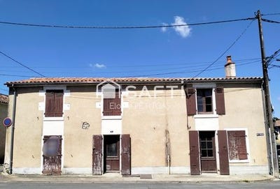/international/fr/fontenay-le-comte-pays-de-la-loire-310100142595/