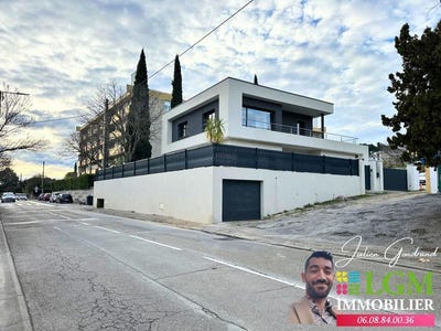 /international/fr/nimes-languedoc-roussillon-310108651385/