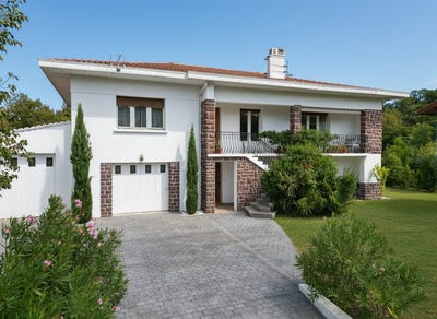 /international/fr/cambo-les-bains-aquitaine-310110225170/