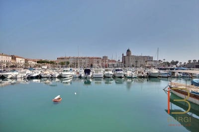/international/fr/saint-raphael-provence-alpes-cote-d-azur-310108486957/