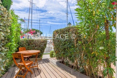 /international/fr/grimaud-provence-alpes-cote-d-azur-310107979728/