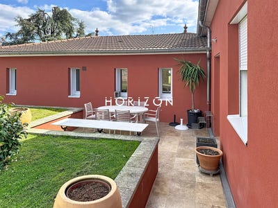 /international/fr/saint-gengoux-le-national-burgundy-310107759206/