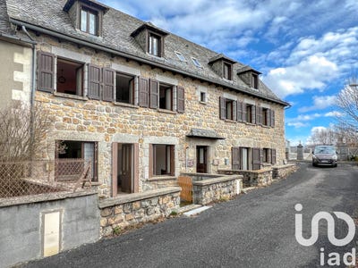 /international/fr/saint-remy-de-chaudes-aigues-auvergne-310106857907/