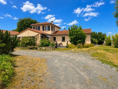 /international/fr/saint-clement-de-regnat-auvergne-310108943382/