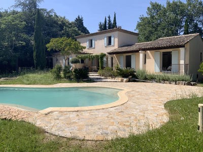 /international/fr/uzes-aquitaine-310108436268/