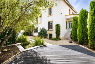 /international/fr/beaune-burgundy-310107649842/