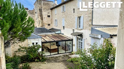 /international/fr/saint-jean-d-angely-charente-310106458930/