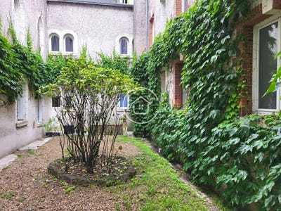 /international/fr/blois-centre-val-de-loire-310106490609/