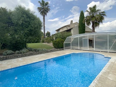 /international/fr/uzes-aquitaine-310108942644/