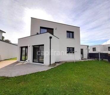/international/fr/quimper-brittany-310099467281/