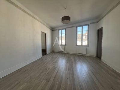 /international/fr/7-rue-porte-au-roi-41400-montrichard-france-montrichard-val-de-cher-centre-val-de-loire-310108699223/