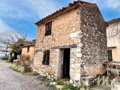 /international/fr/fox-amphoux-provence-alpes-cote-d-azur-310099742124/