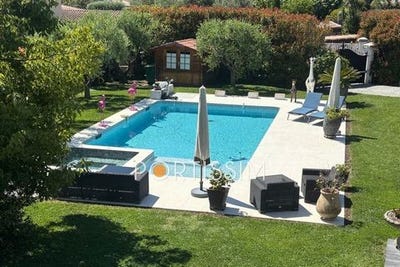 /international/fr/la-colle-sur-loup-provence-alpes-cote-d-azur-310108705467/