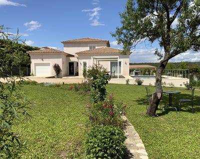 /international/fr/uzes-aquitaine-310108436294/