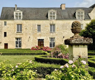 /international/fr/chinon-centre-val-de-loire-310100558199/?lang=zh-tw