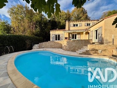 /international/fr/saintes-charente-310103686254/