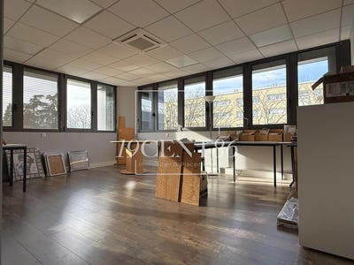 /international/fr/1-rue-colonel-chambonnet-bron-rhone-310106053632/