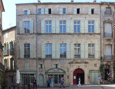 /international/fr/pezenas-languedoc-roussillon-310107598422/