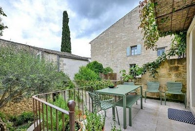 /international/fr/uzes-languedoc-roussillon-310108422364/