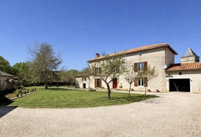/international/fr/sainte-soline-charente-310107578519/