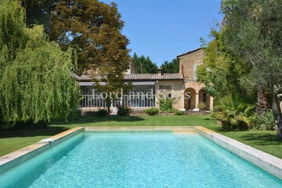 /international/fr/althen-des-paluds-provence-alpes-cote-d-azur-120091783764/