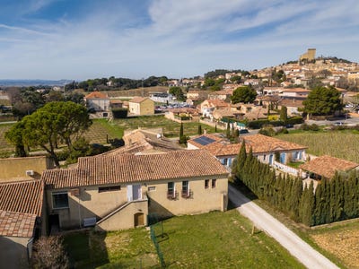 /international/fr/11-av-saint-pierre-de-luxembourg-84230-chateauneuf-du-pape-france-chateauneuf-du-pape-provence-alpes-cote-d-azur-310098173866/