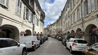 /international/fr/lons-le-saunier-franche-comte-310108704309/