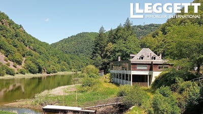 /international/fr/pleaux-auvergne-310108808622/