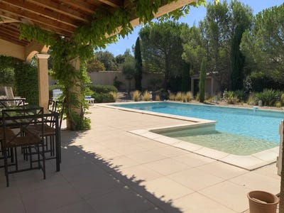 /international/fr/uzes-languedoc-roussillon-310101288070/?lang=es
