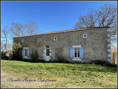 /international/fr/la-ferriere-en-parthenay-charente-310098052638/