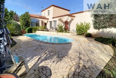 /international/fr/plaissan-languedoc-roussillon-310105912488/